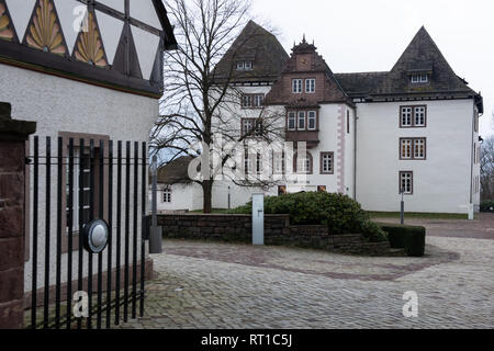 13 febbraio 2019, Bassa Sassonia, Fürstenberg: vista esterna del complesso del palazzo della manifattura di porcellane Fürstenberg sul Weser. Il complesso del castello ospita il solo museo delle porcellane in Germania settentrionale. Foto: Swen Pförtner/dpa Foto Stock