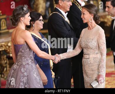 Madrid, Spagna. Il 27 febbraio, 2019. Re spagnolo Felipe VI e la Regina Letizia con il Perù e Presidente Martin Alberto Vizcarra Cornejo e moglie Maribel Diaz durante una cena di gala presso il Palazzo Reale di Madrid, a causa del viaggio ufficiale del Perù e presidente di Spagna, mercoledì 27 febbraio 2019 Cordon Premere Credito: CORDON PREMERE/Alamy Live News Foto Stock