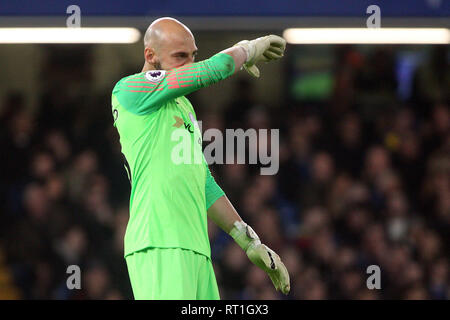 Londra, Regno Unito. Il 27 febbraio, 2019. Willy Caballero, il portiere del Chelsea guarda a. Premier League, Chelsea v Tottenham Hotspur a Stamford Bridge di Londra Mercoledì 27 febbraio 2019. Questa immagine può essere utilizzata solo per scopi editoriali. Solo uso editoriale, è richiesta una licenza per uso commerciale. Nessun uso in scommesse, giochi o un singolo giocatore/club/league pubblicazioni. pic da Steffan Bowen/ Credito: Andrew Orchard fotografia sportiva/Alamy Live News Foto Stock