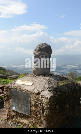 Un memoriale per Eli Cohen sull'Eli Cohen trail nel Golan. Foto Stock