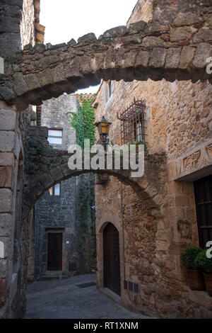 Pals, una città medievale con le case di pietra in Catalogna, Girona, Spagna Foto Stock