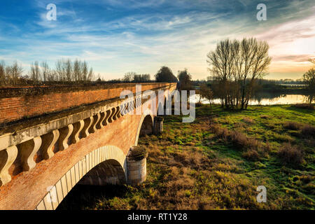 Ville de Moissac Pont Canal du Cacor Tarn et Garonne Occitanie Francia 82 Foto Stock