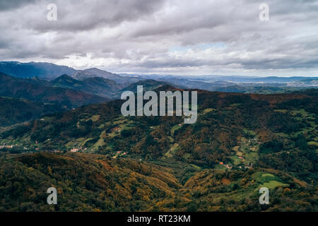 Spagna, Asturias, paesaggio di montagna in autunno Foto Stock