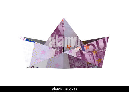 Carta cartella nave barca origami con cambio di banconote in euro, isolati su sfondo bianco. Foto Stock