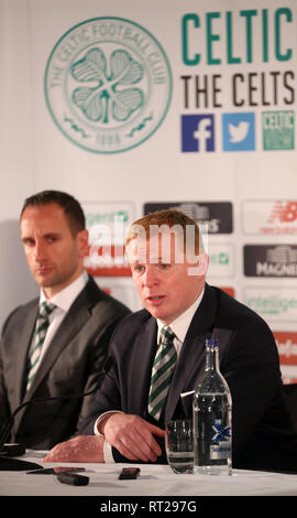 Appena nominato responsabile del Celtic Neil Lennon (destra) con l'assistant John Kennedy durante la conferenza stampa al Celtic Park di Glasgow. Foto Stock