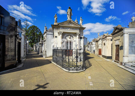 Buenos Aires, Argentina - 23 settembre, 2016: Vista di tombe a La Recoleta Cemetery in capitale federale. Foto Stock