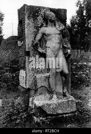 Erich Andres Italien - Erich Andres - Italia, Italia, Roma, 1950, Storia, storica Via Appia Antica, latino tomba Italien - An der Via Appia bei Rom sind die Latinergräber eine Sehenswürdigkeit. 507/35 Foto Stock