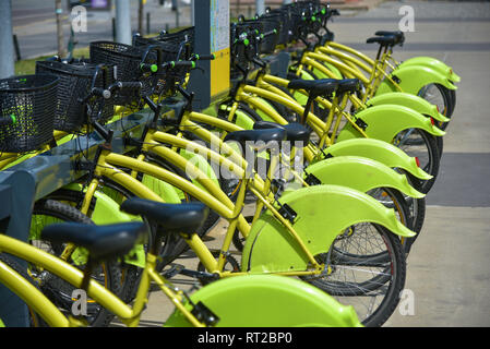 Buenos Aires, Argentina - 16 Feb 2017: Città parcheggio del Ecobici noleggio di biciclette. Foto Stock