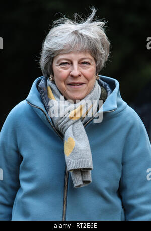 Il primo ministro Theresa Maggio frequenta la chiesa con il marito Filippo vicino alla sua Berkshire circoscrizione con: Theresa Maggio MP Dove: Maidenhead, Regno Unito quando: 27 Gen 2019 Credit: John Rainford/WENN Foto Stock