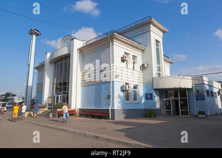 Evpatoria, Crimea, Russia - Luglio 6, 2018: stazione degli autobus nella città di Evpatoria, Crimea Foto Stock