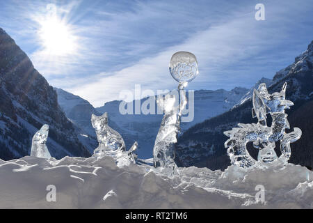Sun su sculture di ghiaccio presso il Lago Louise nelle Montagne Rocciose Canadesi Foto Stock