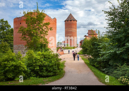 La strada per il vecchio Castello Turaida. Sigulda, Lettonia. Foto Stock