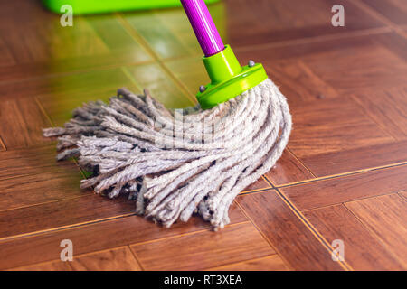 Corda mop panni pavimento della piastrella. Foto Stock