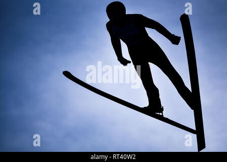 Seefeld, Austria, 26 febbraio. 2019. Ponticelli di sci stagliano durante la sede dei campionati del mondo di sci nordico. © Giovanni Lazenby/Alamy Live News. Foto Stock