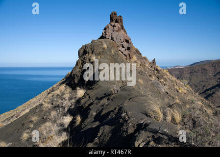 Vista di grande Roque Guayedra , Gran Canaria, Spagna Foto Stock