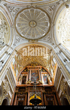 Navata centrale nella cattedrale di Córdoba, Spagna. Foto Stock