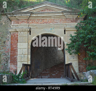 Sulla porta della Fortezza Petrovaradin a Novi Sad Serbia Foto Stock