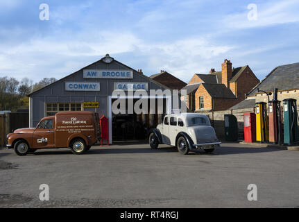 Tradizionale stazione di gas al Black Country Living Museum di Dudley, West Midlands, England, Regno Unito Foto Stock