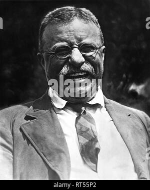 Ritratto d'epoca dotato di un sorridente Theodore Roosevelt, adottate il 3 maggio 1921. Foto Stock