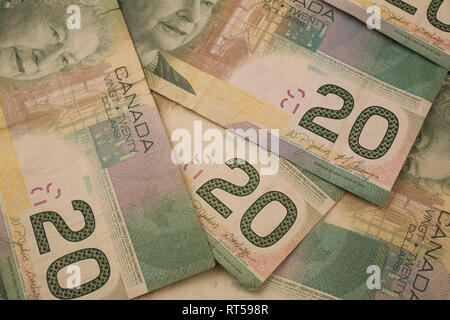 Close-up di venti canadese le fatture del dollaro Foto Stock