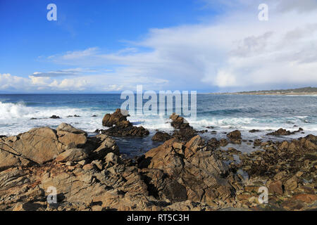 17 Mile Drive, coste rocciose, spiaggia ghiaiosa, Monterey Peninsula, Oceano Pacifico, CALIFORNIA, STATI UNITI D'AMERICA Foto Stock