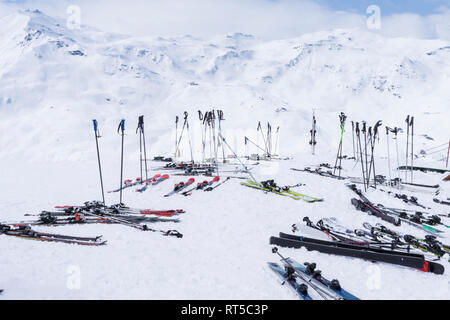 Francia, sulle Alpi francesi, Les Menuires, Trois Vallees, attrezzatura da sci Foto Stock