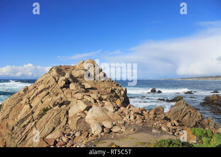 17 Mile Drive, coste rocciose, spiaggia ghiaiosa, Monterey Peninsula, Oceano Pacifico, CALIFORNIA, STATI UNITI D'AMERICA Foto Stock