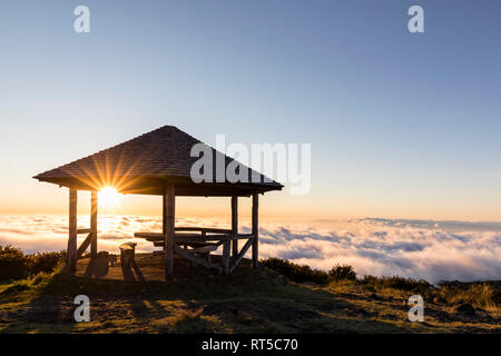 Reunion, Reunion National Park, Maido Viewpoint, vista dal vulcano Maido picnic, posto di mare di nuvole e al tramonto Foto Stock