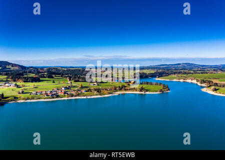 In Germania, in Baviera, Est Allgaeu, Fuessen, Schwangau, Dietringen, vista aerea del Lago di Forggensee Foto Stock