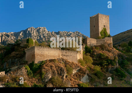 La Yedra Castle. Cazorla. Provincia di Jaen. Regione dell'Andalusia. Spagna. Europa Foto Stock