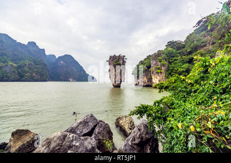 Thailandia, sul Mare delle Andamane, Phang Nga, James Bond rock Foto Stock