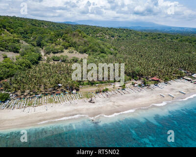 Indonesia, Bali, Karangasem, veduta aerea della spiaggia vergine Foto Stock