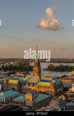 Germany, Hamburg, Alster lakes and Hamburg city hall Foto Stock