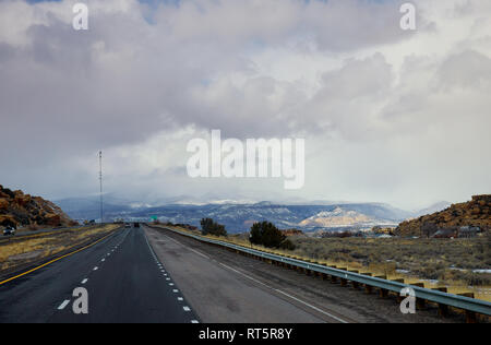 La bellezza della natura autostrada scenic il paesaggio del deserto in Arizona Foto Stock