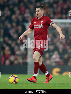 Liverpool James Milner durante il match di Premier League ad Anfield, Liverpool. Foto Stock