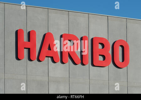Il logo Haribo visto dal lato dell'azienda dolciaria dell impianto, ubicato a Castleford, West Yorkshure, UK. Foto Stock