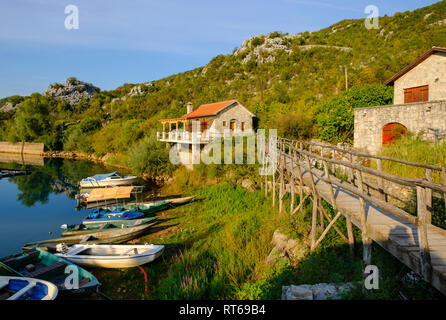 Montenegro, il Lago di Scutari, villaggio Karuc Foto Stock