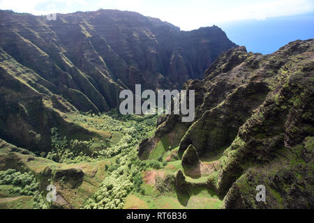 Costa di Na Pali membro Wilderness Park, Kauai, Hawaii. Foto Stock