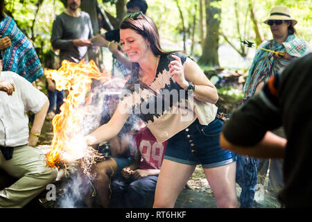 Incendio delle competenze a Beltane Fire Festival, Sussex, Regno Unito Foto Stock