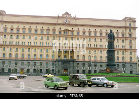 1985 Vista degli uffici del KGB sovietico della polizia di stato situato sul cerchio Dzerzhinski, a pochi isolati dalla Piazza Rossa. Foto Stock