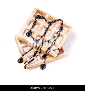 Cialde belghe con dessert al cioccolato dolcezza. Il pranzo la cucina. Isolato sullo sfondo bianco. Foto Stock