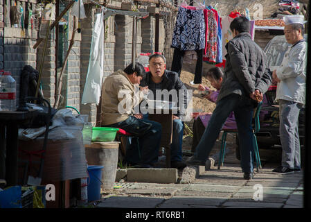 Asia, Cina Pechino, persone mangiare Foto Stock