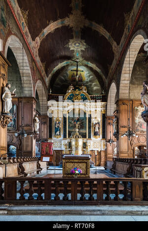 Fougeres, Francia - 25 Luglio 2018: vista interna della chiesa di Saint Sulpice vicino al castello medievale. Ille-et-Vilaine, Brittany Foto Stock