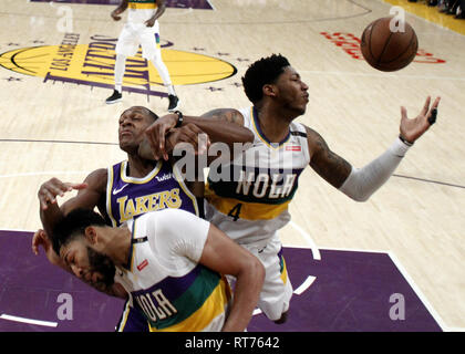 Febbraio 27, 2019 - Los Angeles, California, Stati Uniti - Los Angeles LakersÃ• Rajon Rondo (9) combatte per un rimbalzo contro New Orleans pellicani' Elfrid Payton (4) e New Orleans pellicani' Anthony Davis (23) durante un'NBA Basketball gioco tra Los Angeles Lakers e New Orleans Pellicani Mercoledì, 27 febbraio 2019, in Los Angeles. (Credito Immagine: © Ringo Chiu/ZUMA filo) Foto Stock