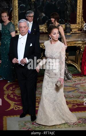 Madrid, Spagna. Il 27 febbraio, 2019. Mario Vargas Llosa e Isabel Preysler durante la visita del Presidente della Repubblica del Perù Martin Vizcarra di Spagna presso il Palazzo Reale di Madrid. Credito: Piscina/SOPA Immagini/ZUMA filo/Alamy Live News Foto Stock