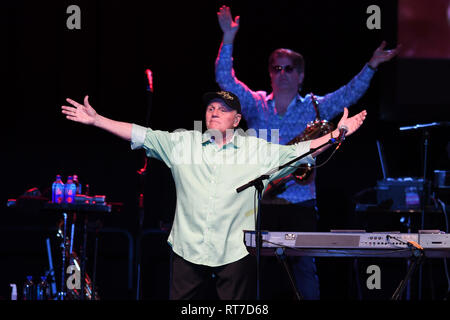 Bruce Johnston dei Beach Boys esegue al Hard Rock Eventi Centro presso il Seminole Hard Rock Hotel & Casino in febbraio 27, 2019 in Hollywood Florida. : Credito Mpi04/MediaPunch Foto Stock