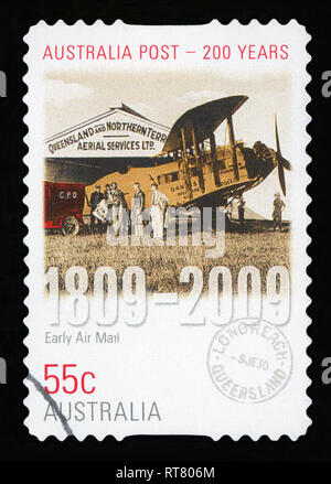 AUSTRALIA - circa 2009 : un australiano timbro postale annullato che ritrae la prima posta aerea - Australia post 200 anni, circa 2009. Foto Stock