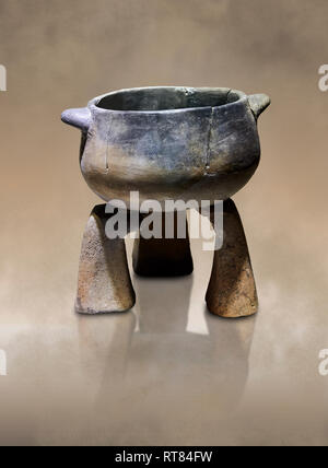 In terracotta del neolitico di pentola di cuoco su supporto. 6000 BC. Collezioni Catalhoyuk. Museo della Civiltà anatolica, Ankara Foto Stock