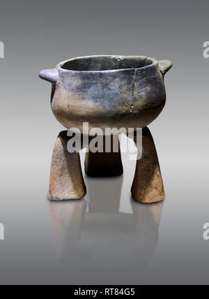 In terracotta del neolitico di pentola di cuoco su supporto. 6000 BC. Collezioni Catalhoyuk. Museo della Civiltà anatolica, Ankara Foto Stock