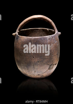 Il neolitico vaso in terracotta con manico. 6000 BC. Collezioni Catalhoyuk. Museo della Civiltà anatolica, Ankara Foto Stock
